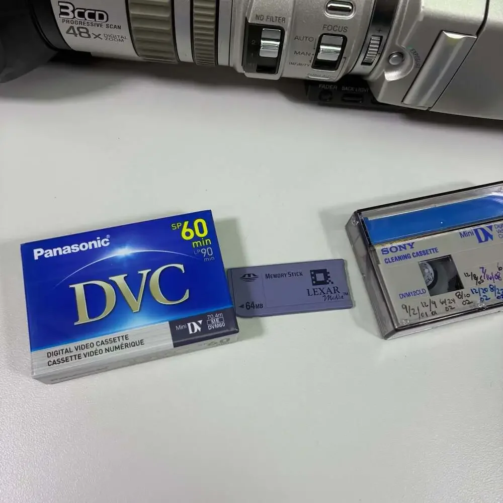 Sony DCR-VX2000 3CCD MiniDV Digital Handycam Camcorder with Accessories
